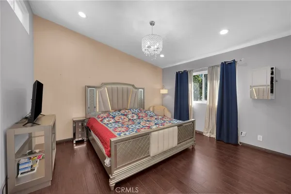 $689,000 | 11522 Honeyglen Road, Unit 26, Pacoima, CA 91331