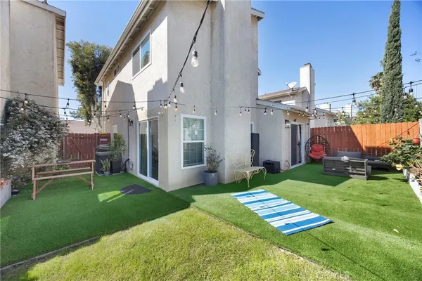 $689,000 | 11522 Honeyglen Road, Unit 26, Pacoima, CA 91331