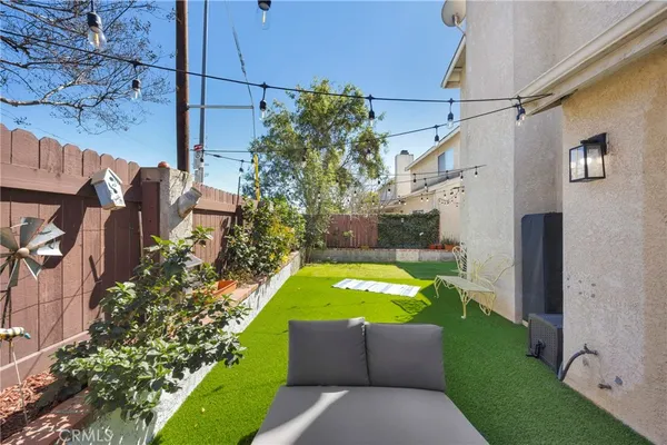 $689,000 | 11522 Honeyglen Road, Unit 26, Pacoima, CA 91331