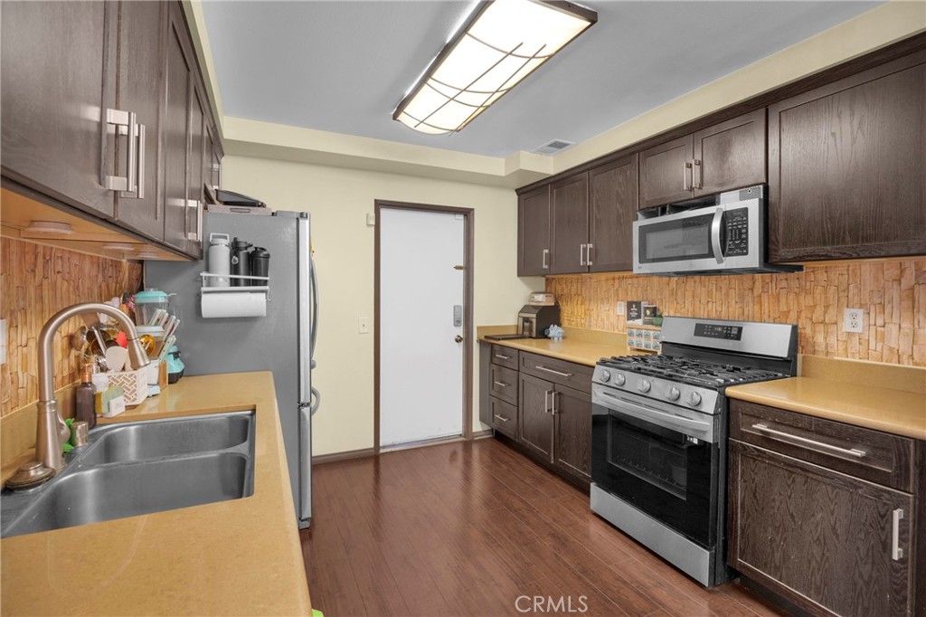 11522 Honeyglen Road, Unit 26 Pacoima, CA 91331 - Photo 7 of 23