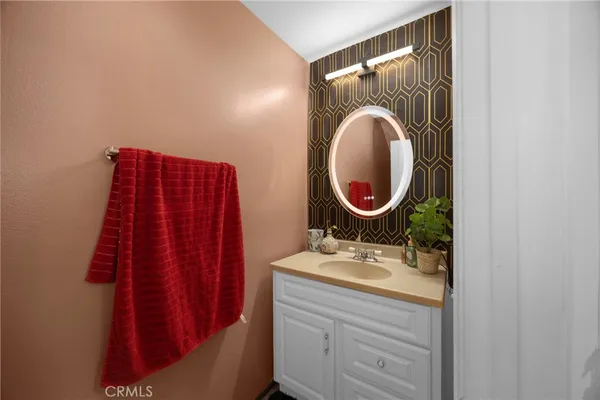 $689,000 | 11522 Honeyglen Road, Unit 26, Pacoima, CA 91331