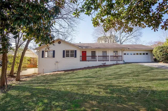 a view of a house with a yard