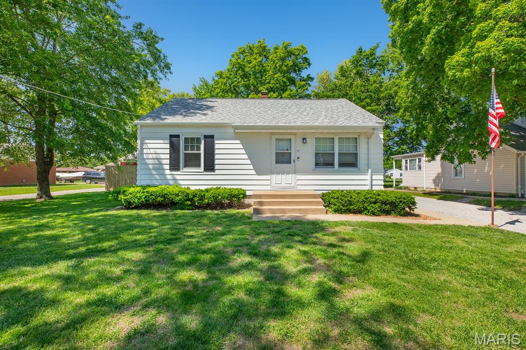 806 Taylor Avenue Godfrey, IL 62035 - Photo 1 of 40