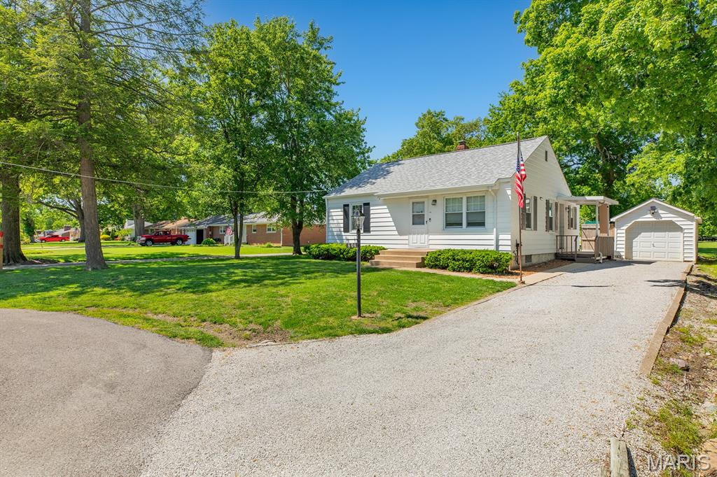 806 Taylor Avenue Godfrey, IL 62035 - Photo 2 of 40