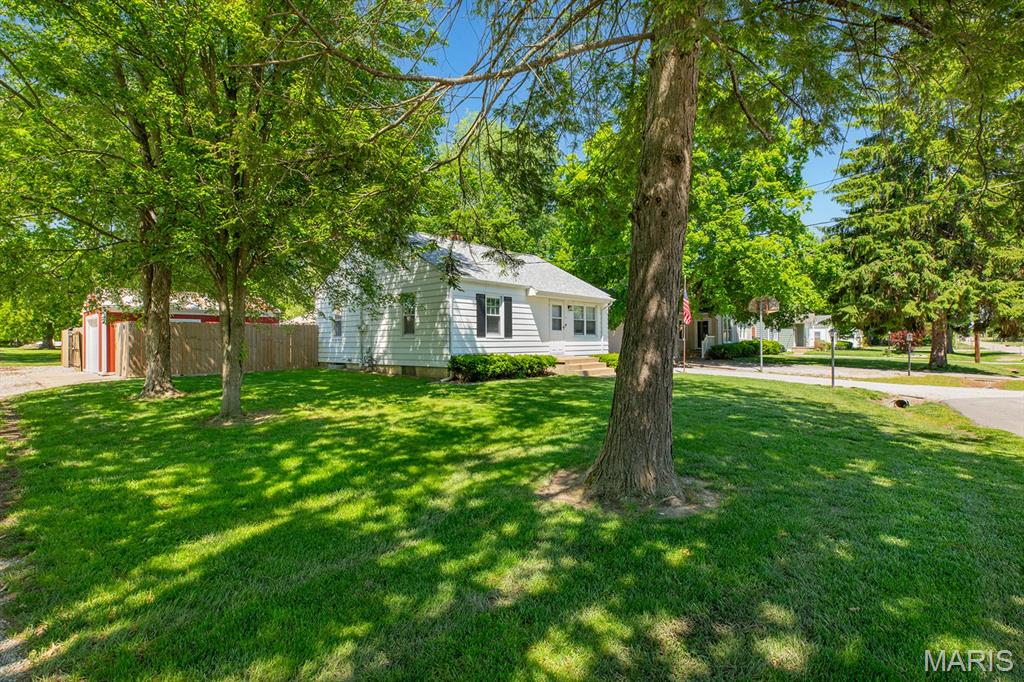806 Taylor Avenue Godfrey, IL 62035 - Photo 3 of 40