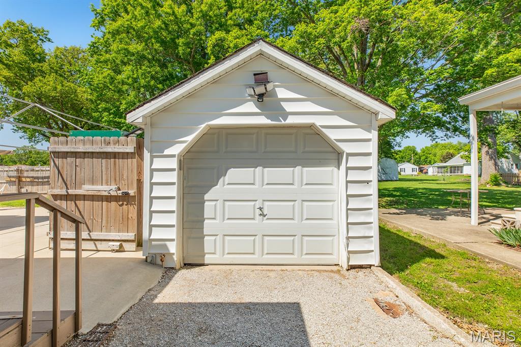 806 Taylor Avenue Godfrey, IL 62035 - Photo 7 of 40