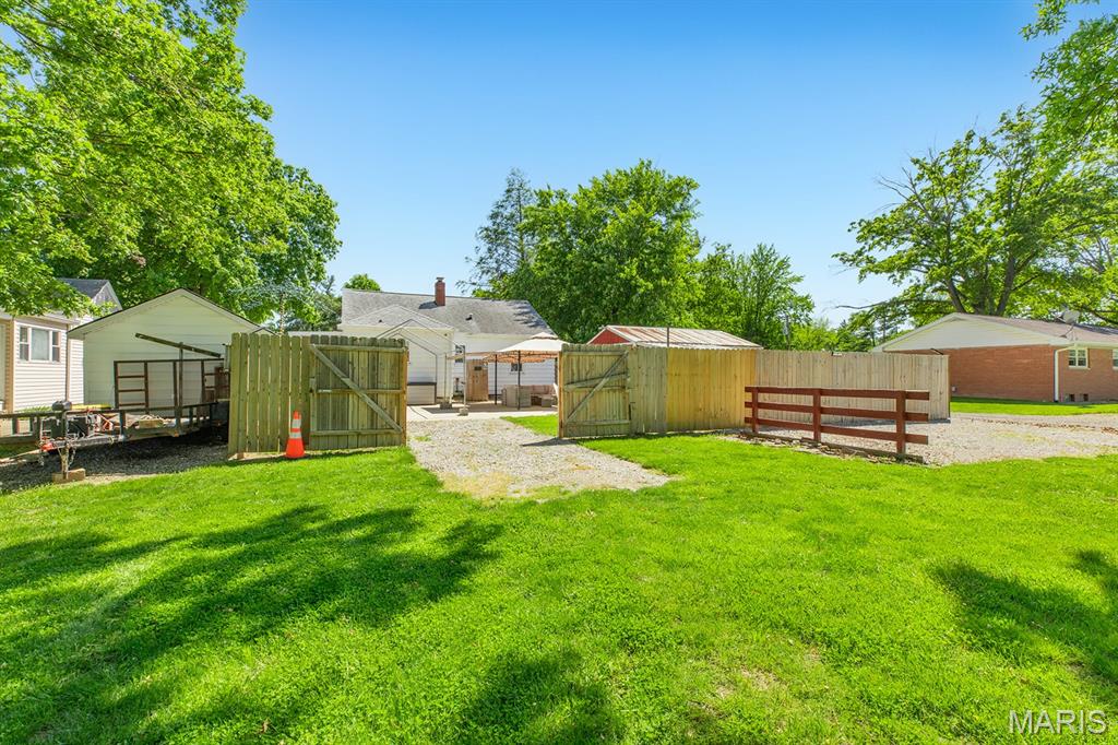 806 Taylor Avenue Godfrey, IL 62035 - Photo 10 of 40