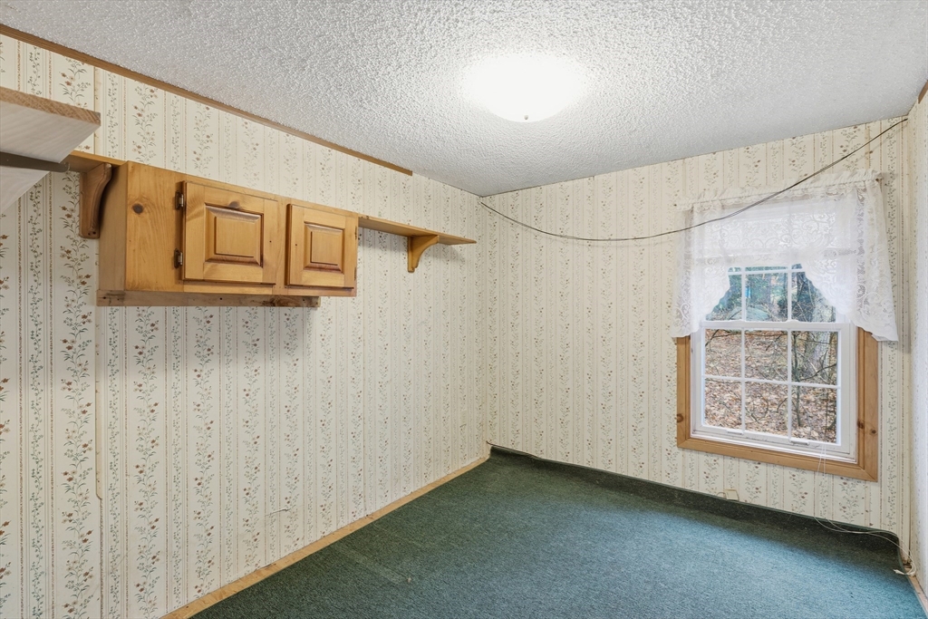 987 Patriots Road Templeton, MA 01468 - Photo 23 of 39 a view of entryway