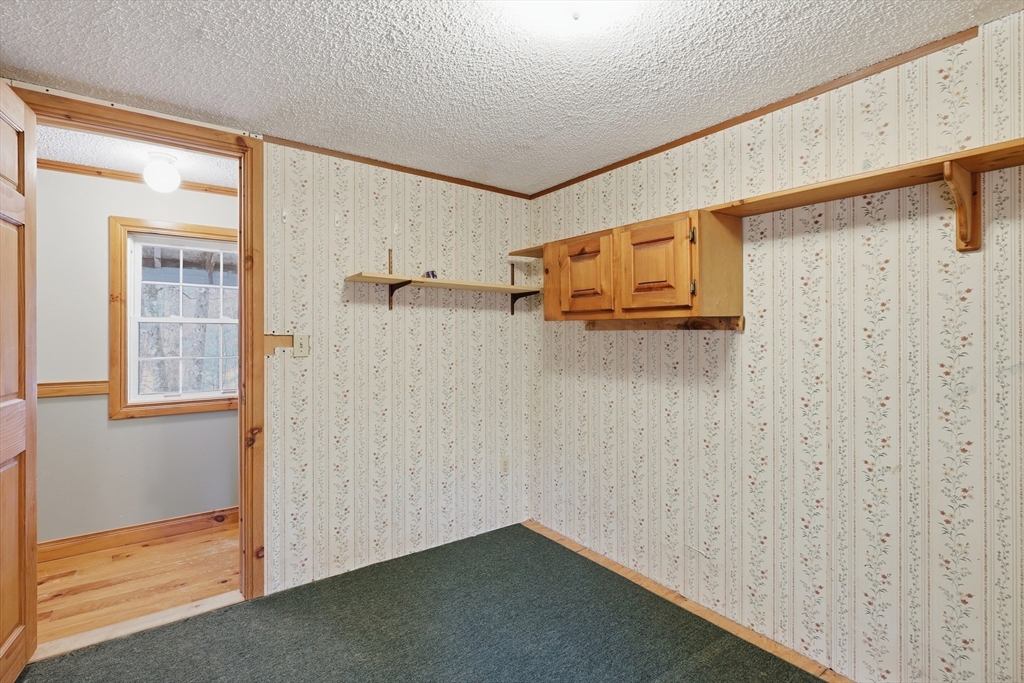 987 Patriots Road Templeton, MA 01468 - Photo 25 of 39 a view of walk in closet