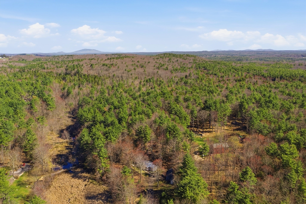 987 Patriots Road Templeton, MA 01468 - Photo 37 of 39 a view of a city