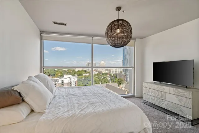 $590,000 | 333 West Trade Street, Unit 1301, Charlotte, NC 28202