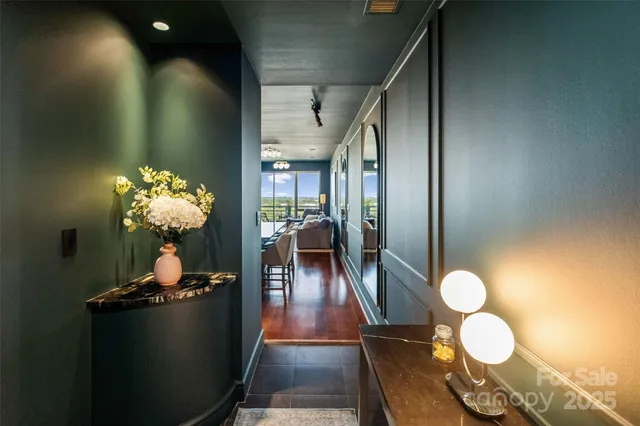 $590,000 | 333 West Trade Street, Unit 1301, Charlotte, NC 28202