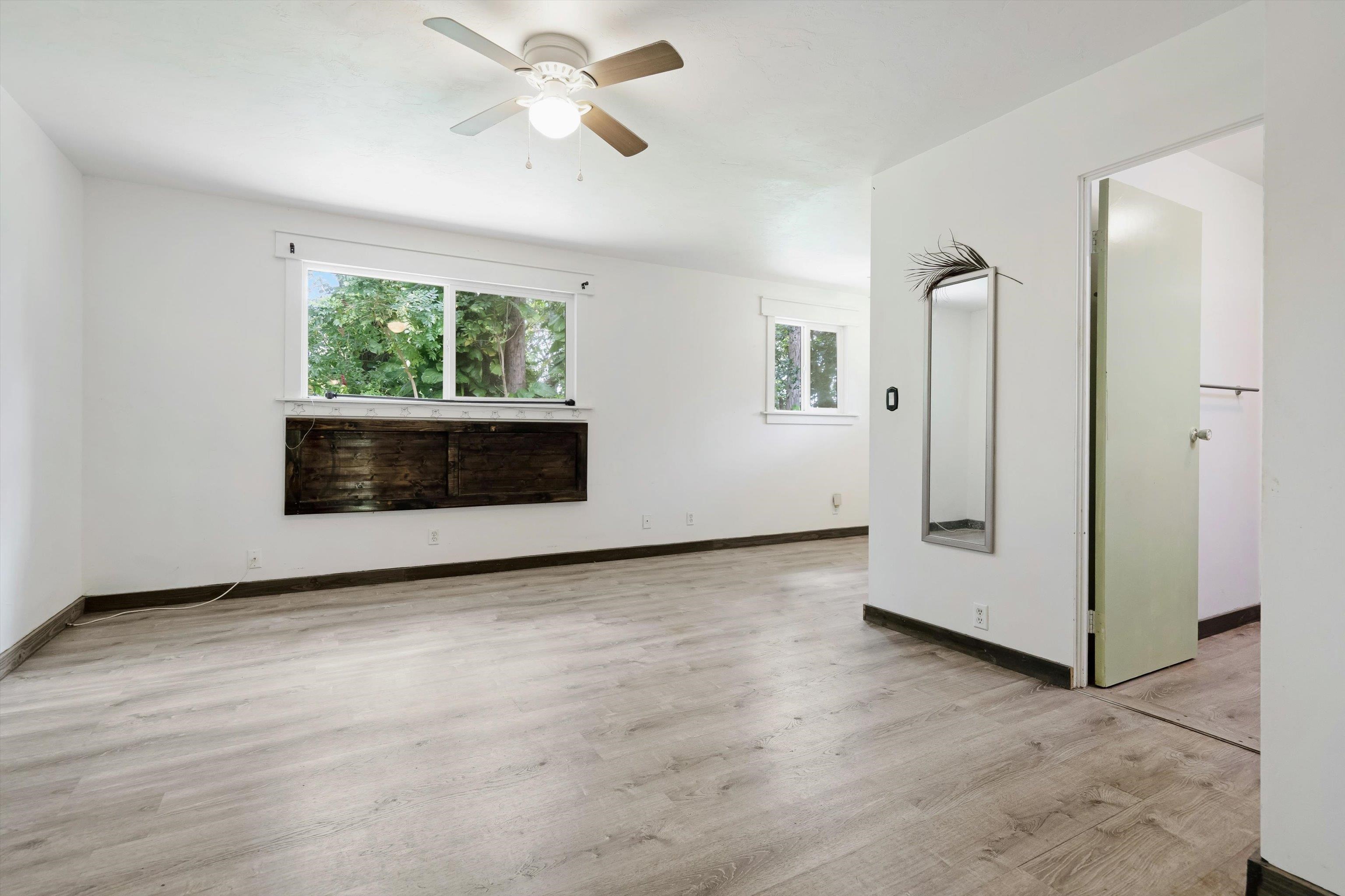 605 Kaupakalua Road Haiku, HI 96708 - Photo 42 of 44 a view of a livingroom with wooden floor and a ceiling fan
