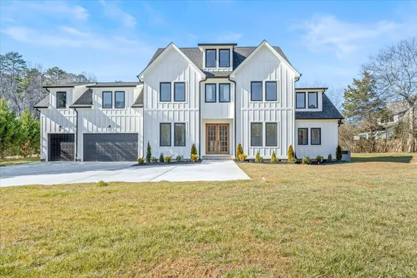 $1,049,999 | 10541 East Brainerd Road, Apison, TN 37302