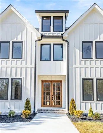 $1,049,999 | 10541 East Brainerd Road, Apison, TN 37302