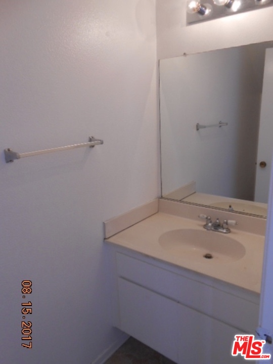 175 Racquet Club Drive Compton, CA 90220 - Photo 8 of 17 Gallery Image 8