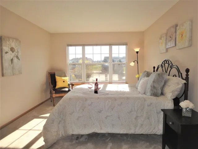 $2,295 | 9204 Holly Lane North, Unit 403, Maple Grove, MN 55311