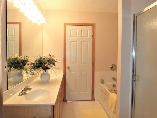 $2,295 | 9204 Holly Lane North, Unit 403, Maple Grove, MN 55311