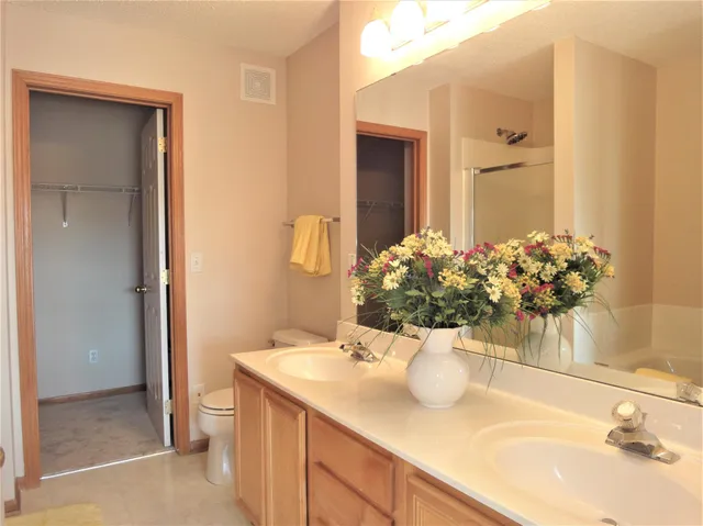 $2,295 | 9204 Holly Lane North, Unit 403, Maple Grove, MN 55311