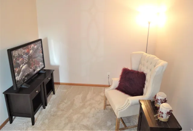 $2,295 | 9204 Holly Lane North, Unit 403, Maple Grove, MN 55311