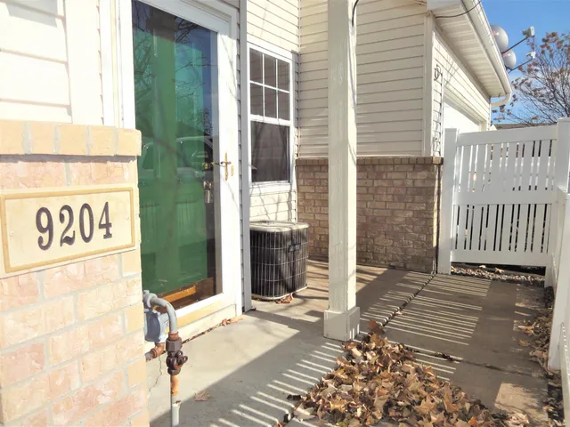 $2,295 | 9204 Holly Lane North, Unit 403, Maple Grove, MN 55311