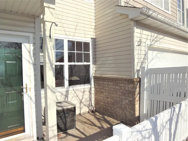 $2,295 | 9204 Holly Lane North, Unit 403, Maple Grove, MN 55311