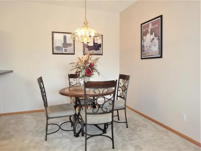 $2,295 | 9204 Holly Lane North, Unit 403, Maple Grove, MN 55311