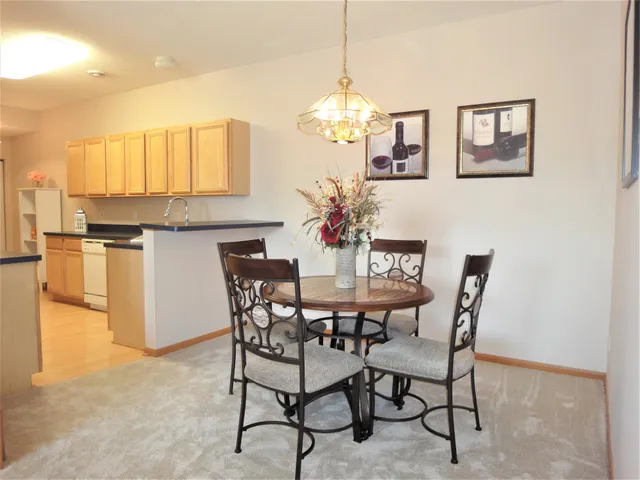 $2,295 | 9204 Holly Lane North, Unit 403, Maple Grove, MN 55311
