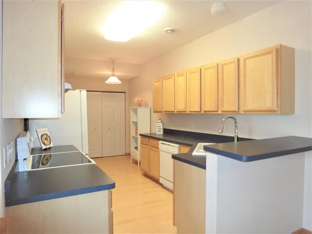 $2,295 | 9204 Holly Lane North, Unit 403, Maple Grove, MN 55311