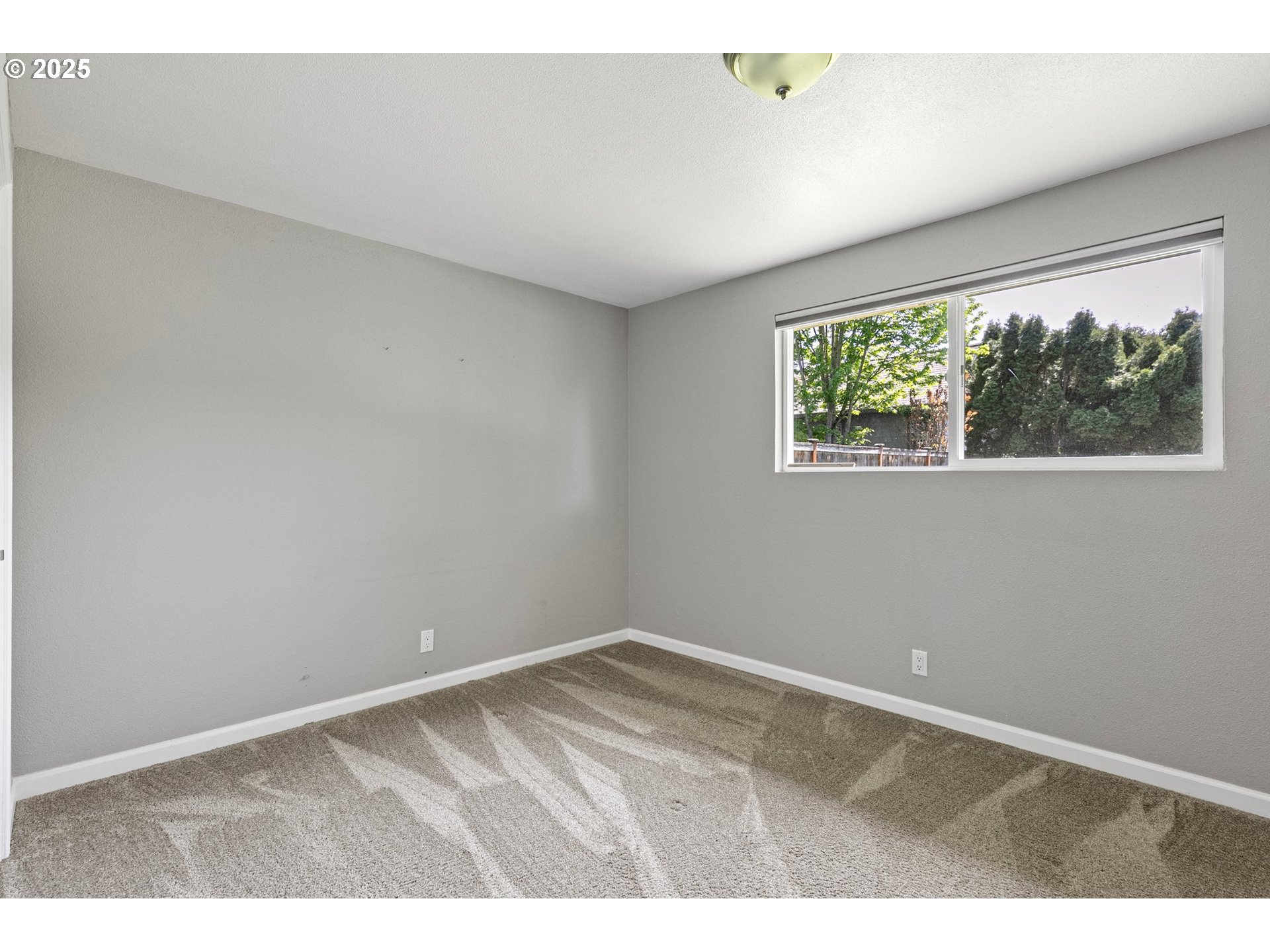620 Nottingham Avenue Eugene, OR 97404 - Photo 16 of 36 an empty room with large windows