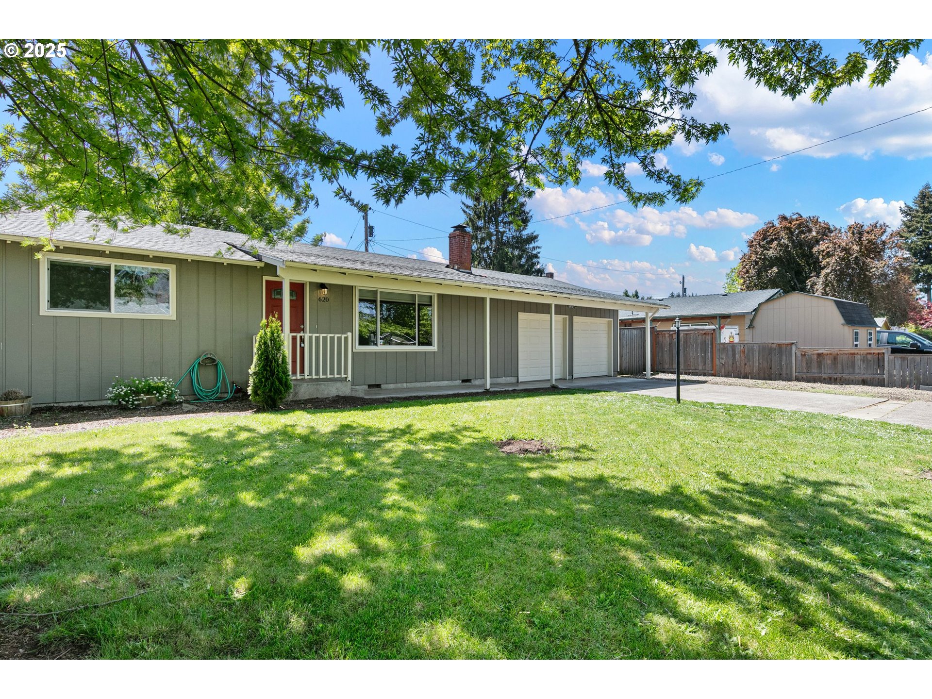 620 Nottingham Avenue Eugene, OR 97404 - Photo 3 of 36 a house view with a garden space