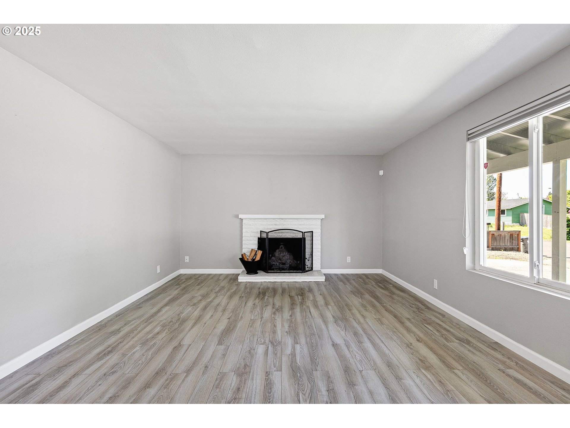 620 Nottingham Avenue Eugene, OR 97404 - Photo 9 of 36 wooden floor in an empty room with a window