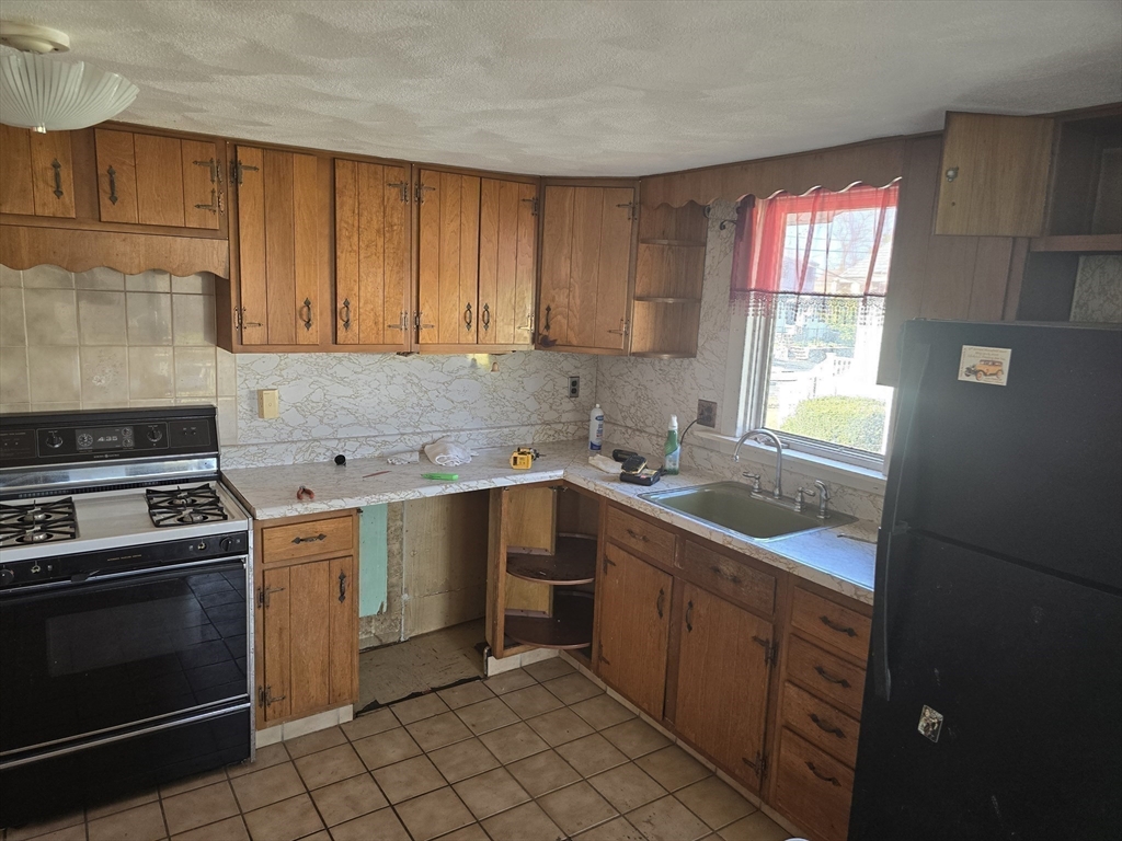 149 Edgehill Road Braintree, MA 02184 - Photo 8 of 22 Gallery Image 8