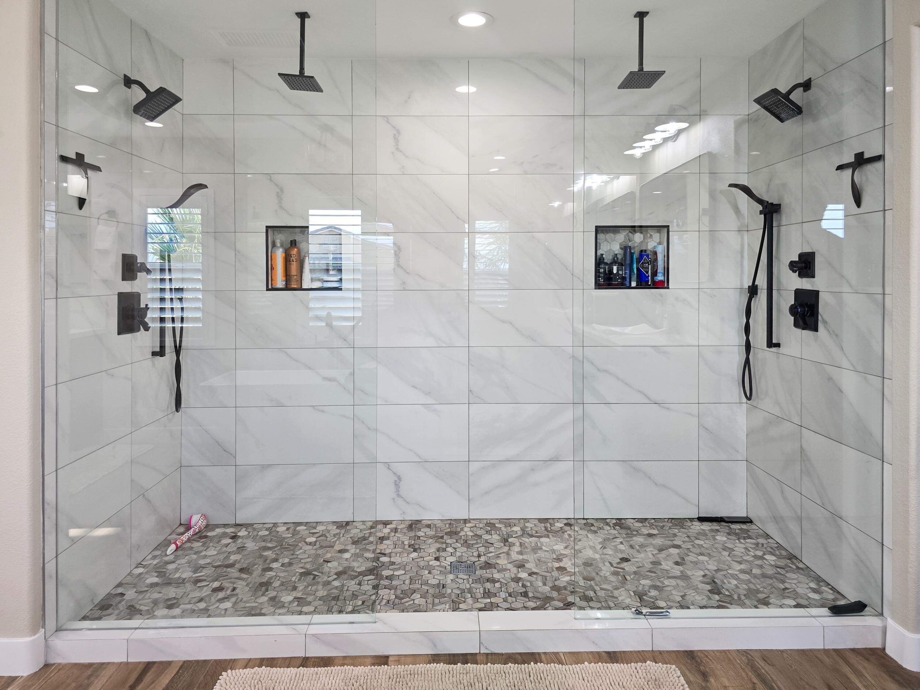 80501 Denton Drive Indio, CA 92203 - Photo 22 of 42 a bathroom with a shower