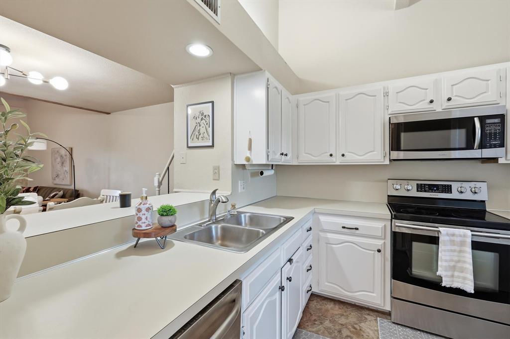 3033 Hells Gate Loop, Unit E207 Strawn, TX 76475 - Photo 5 of 27