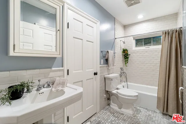 a view of a house with a big yard