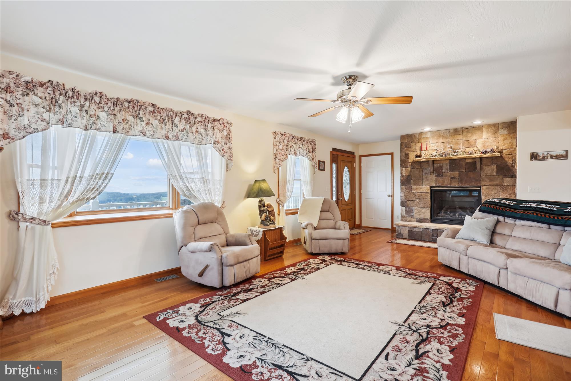 417 Greenwood Ridge Road Accident, MD 21520 - Photo 23 of 91 Living Room