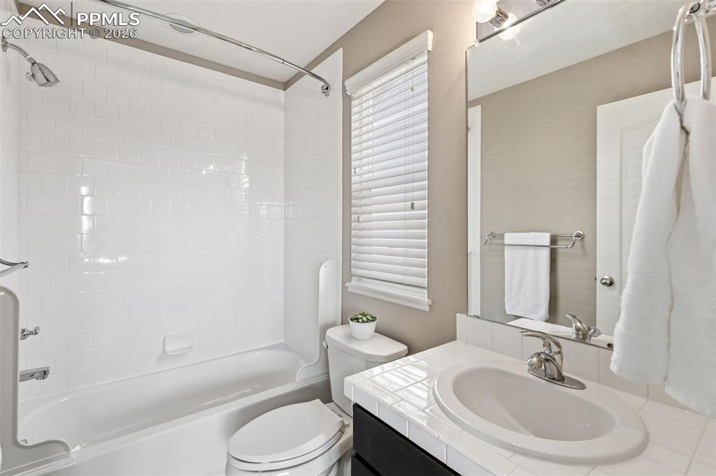 837 Altamont Ridge Drive Colorado Springs, CO 80921 - Photo 19 of 32 Southeast bedroom private bathroom