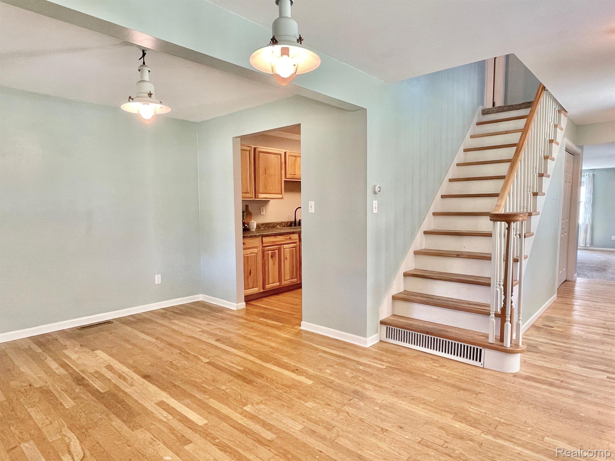 2807 Gravel Ridge Drive Rochester, MI 48307 - Photo 11 of 45 Hardwood flooring