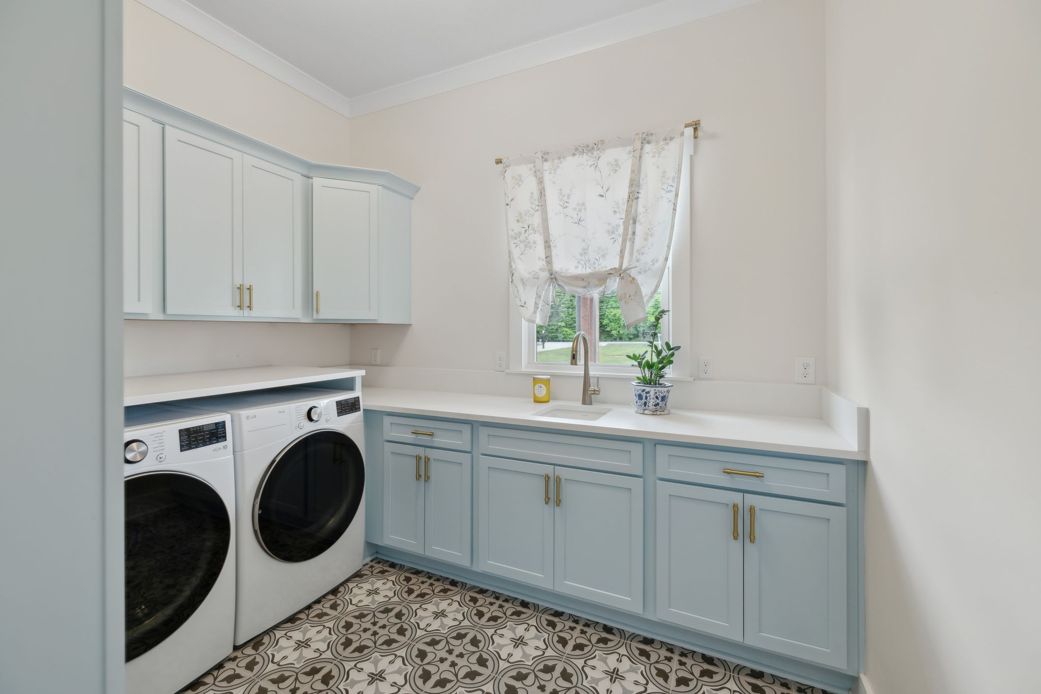 2648 Wilson Overall Road Murfreesboro, TN 37127 - Photo 62 of 92 a utility room with sink dryer and washer