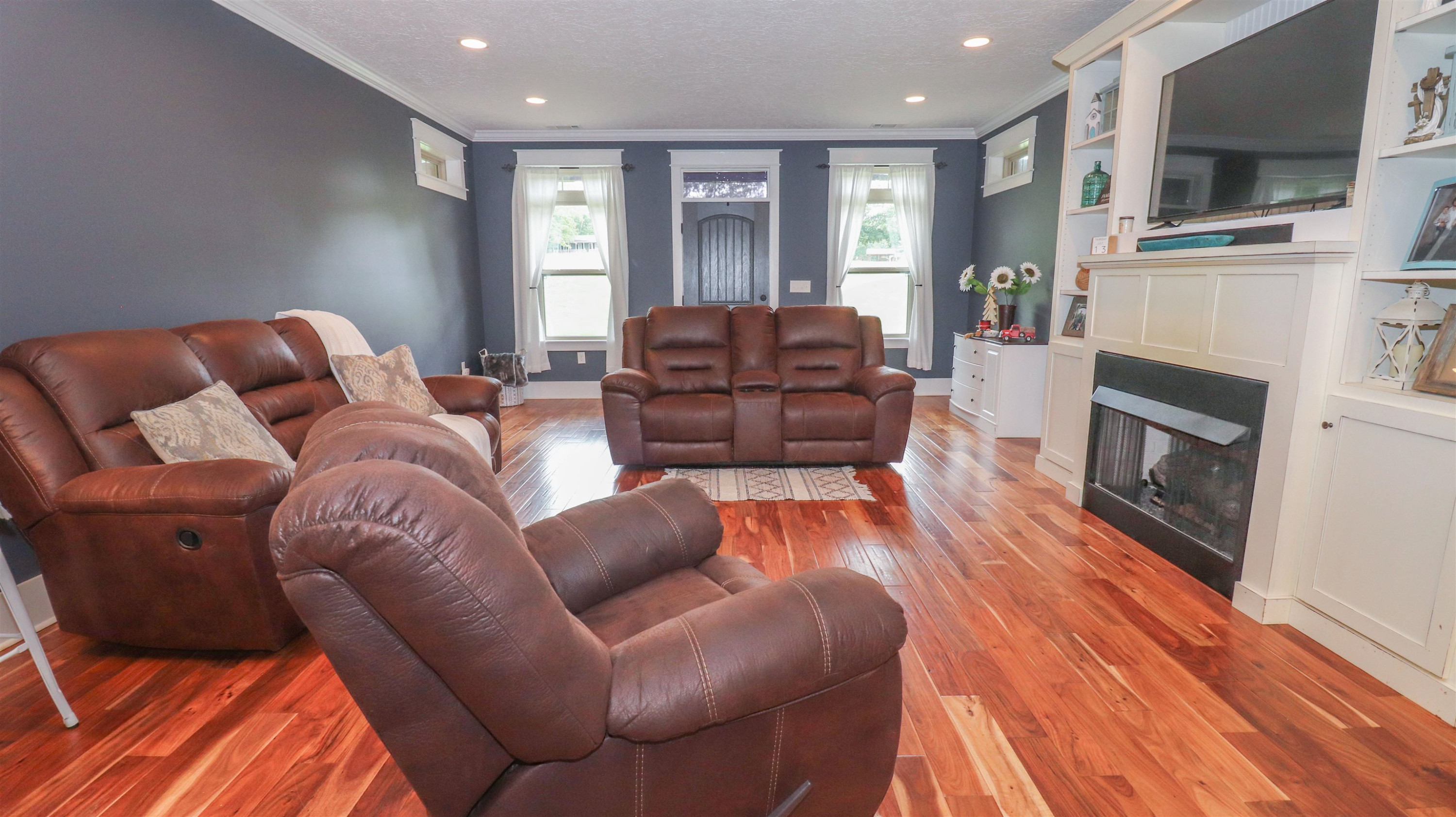 4405 Old Friendship Road Finger, TN 38334 - Photo 18 of 38 a living room with furniture fireplace and flat screen tv