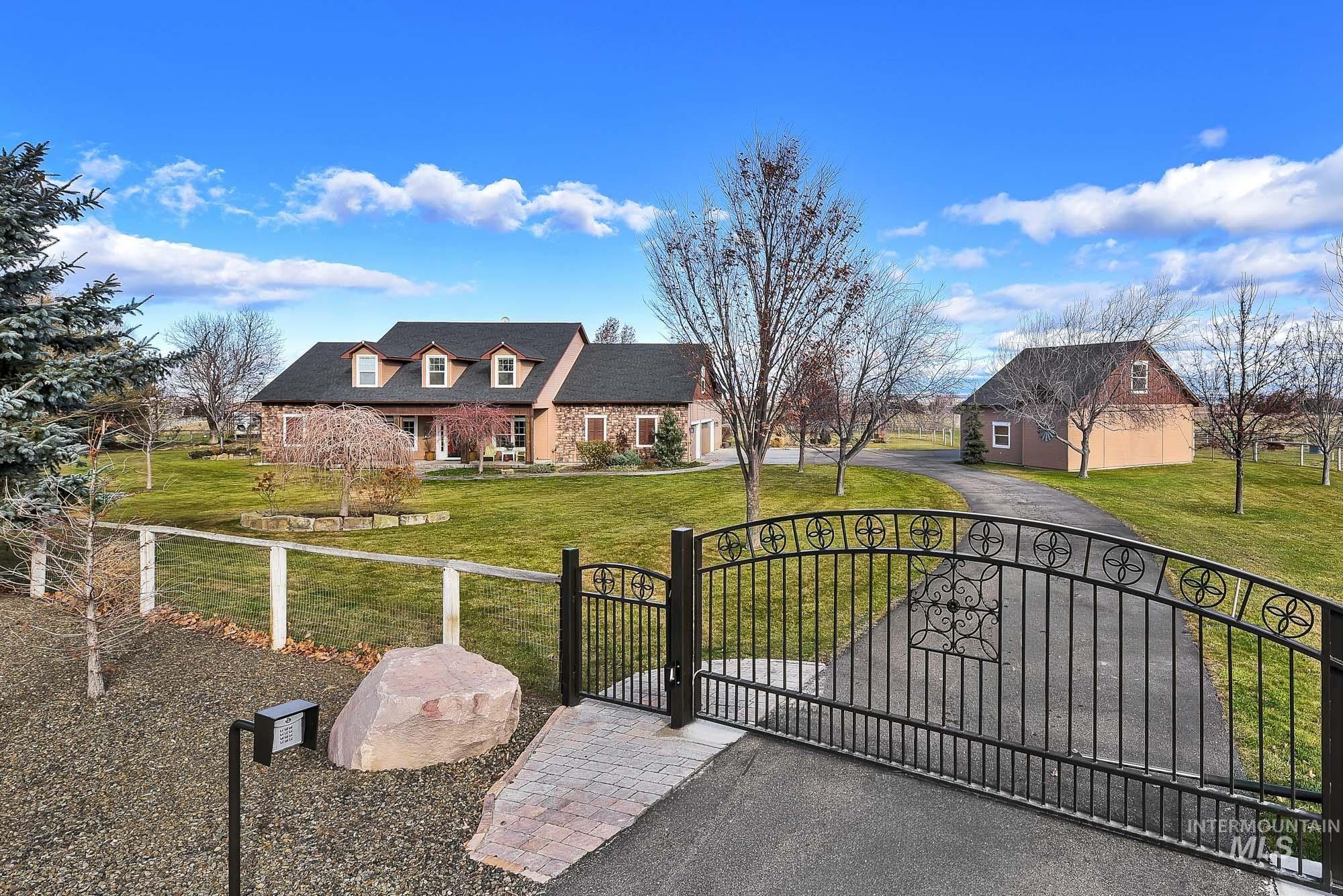 19288 Majestic View Place Caldwell, ID 83607 - Photo 3 of 50 View of gated entry