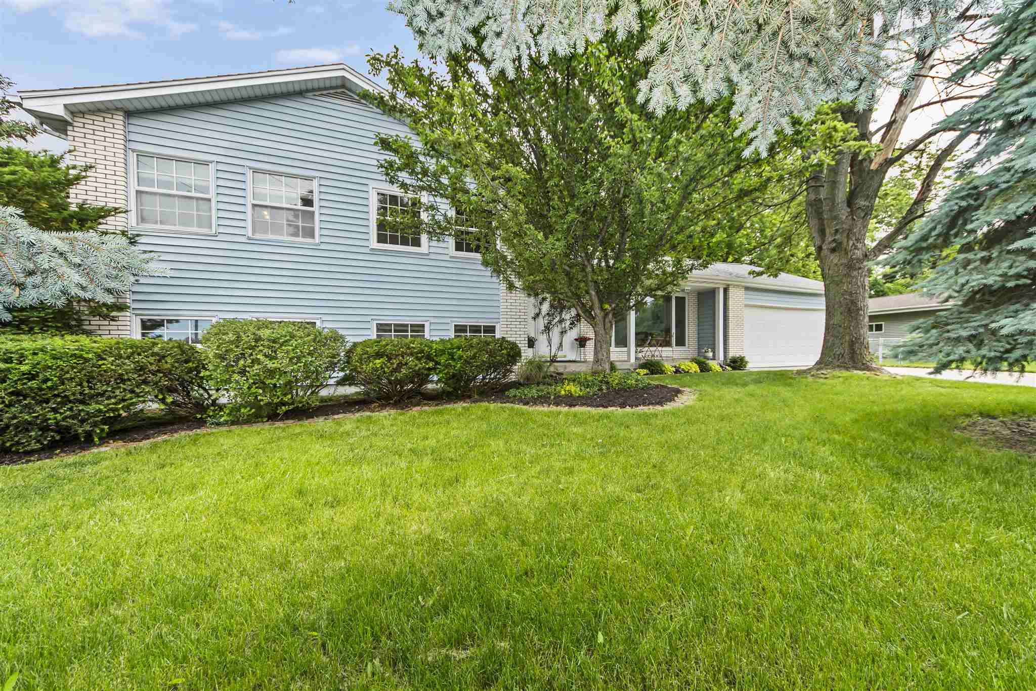 9350 North Pine Tree Road Peoria, IL 61615 - Photo 1 of 50 Gallery Image 1