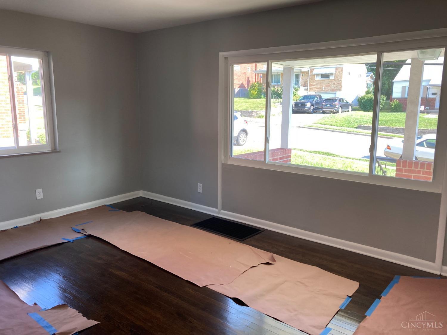 5521 Lawrence Road Cincinnati, OH 45248 - Photo 4 of 21