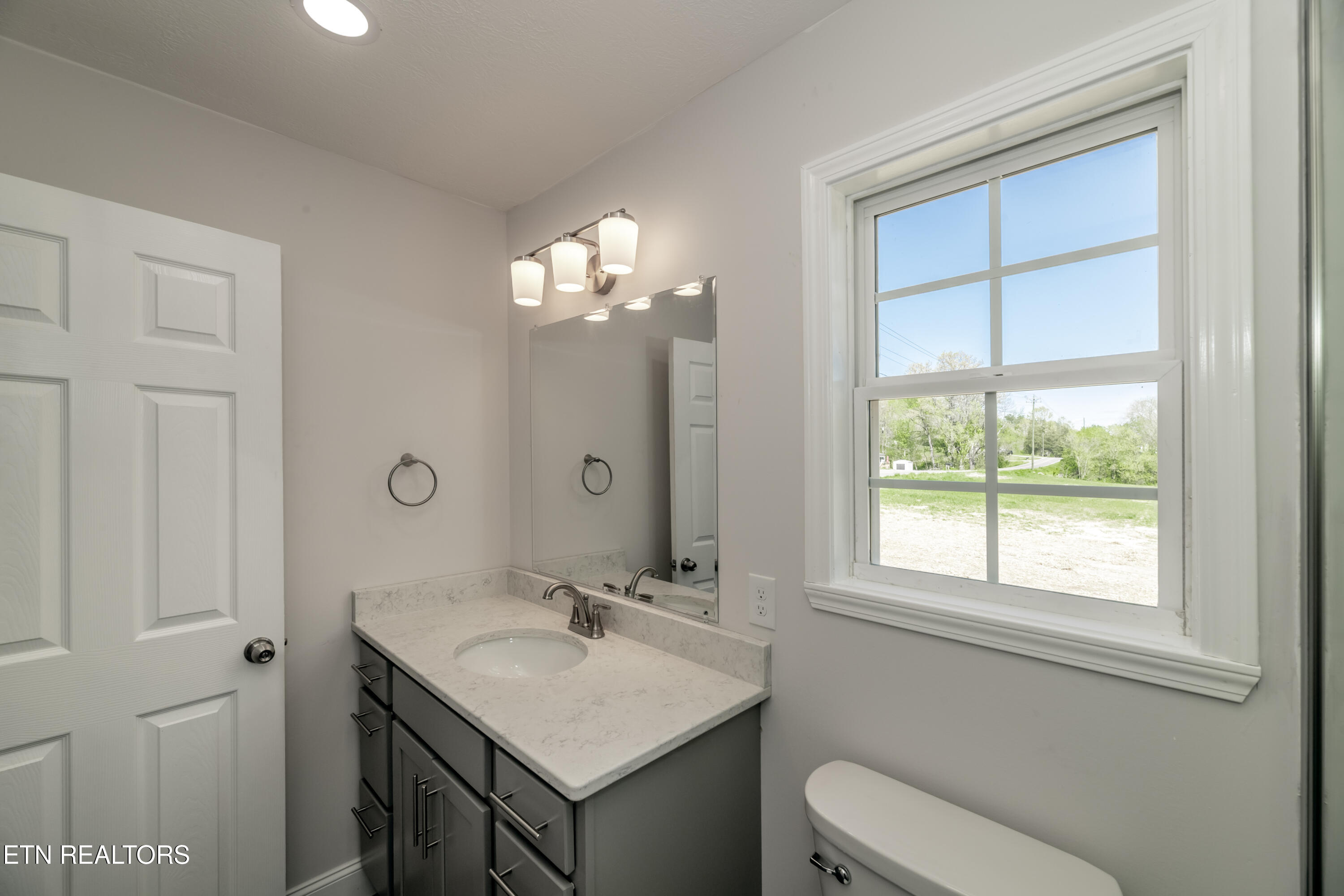 788 Pine Ridge Road Clinton, TN 37716 - Photo 16 of 36 HOB_0326-Edit