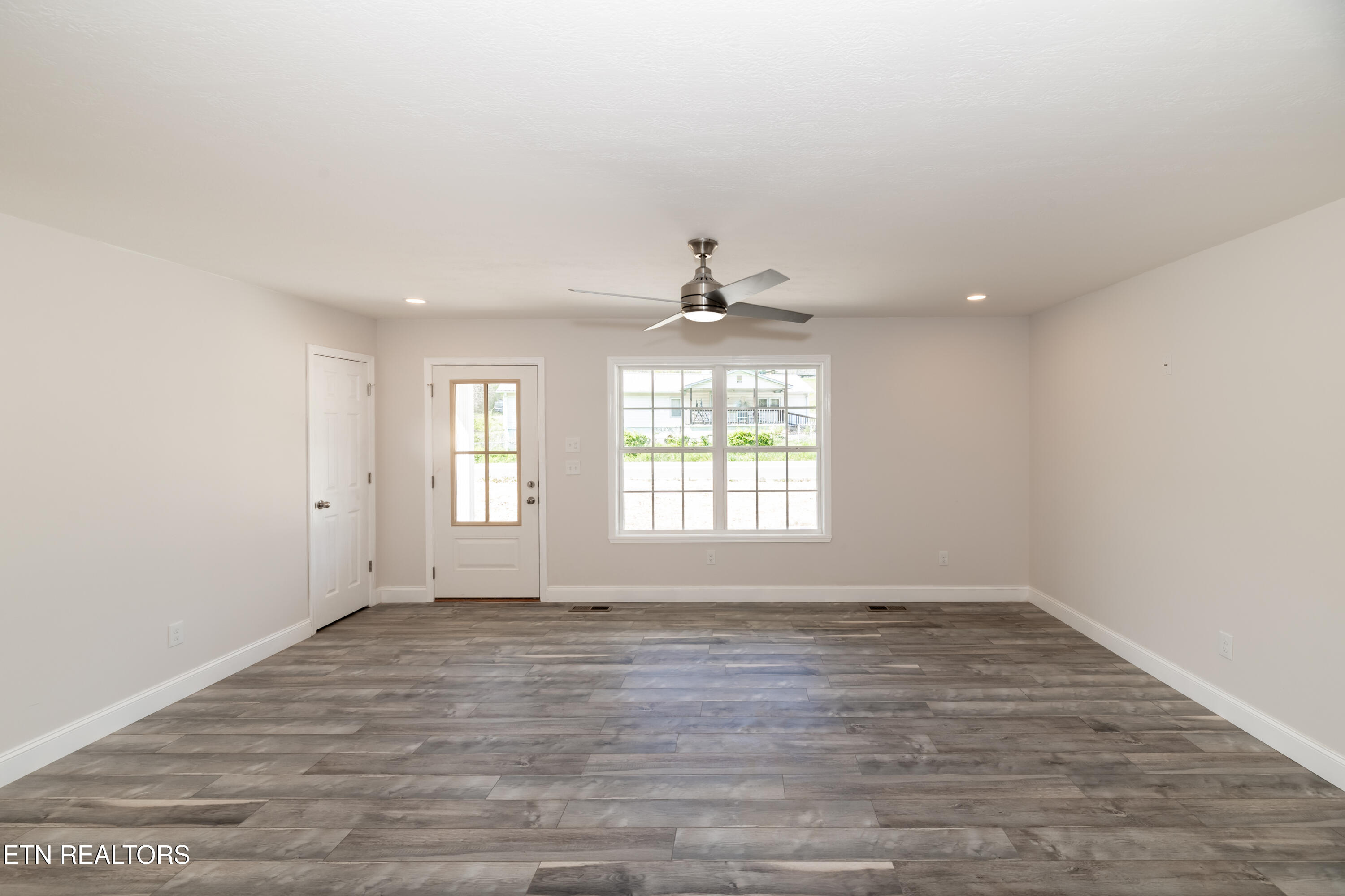 788 Pine Ridge Road Clinton, TN 37716 - Photo 9 of 36 HOB_0335-Edit