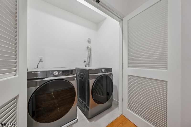 52 James Street, Unit 1 Newark, NJ 07102 - Photo 8 of 28 a utility room with dryer and washer