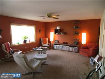 2 Yew Road Newark, DE 19702 - Photo 2 of 12 Living Room