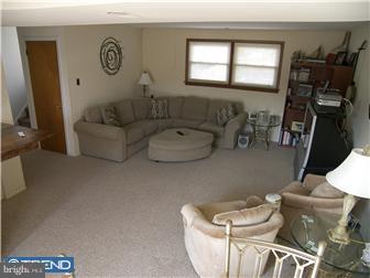 2 Yew Road Newark, DE 19702 - Photo 5 of 12 Family Room
