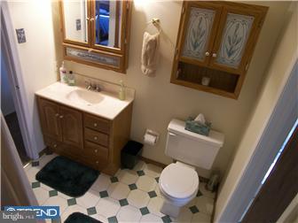 2 Yew Road Newark, DE 19702 - Photo 10 of 12 Bathroom
